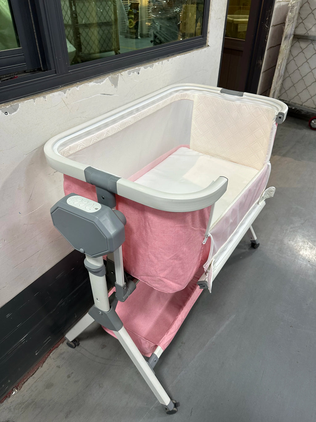 Automatic Rocking Bassinet Newborn Bedside Sleeper - top-down view