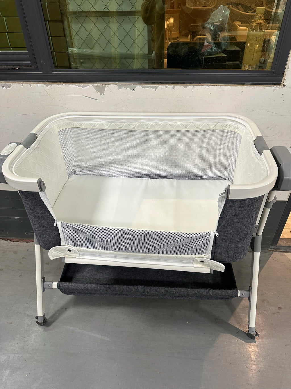 Bassinet for Baby Electric Rocking Cribs - top-down view