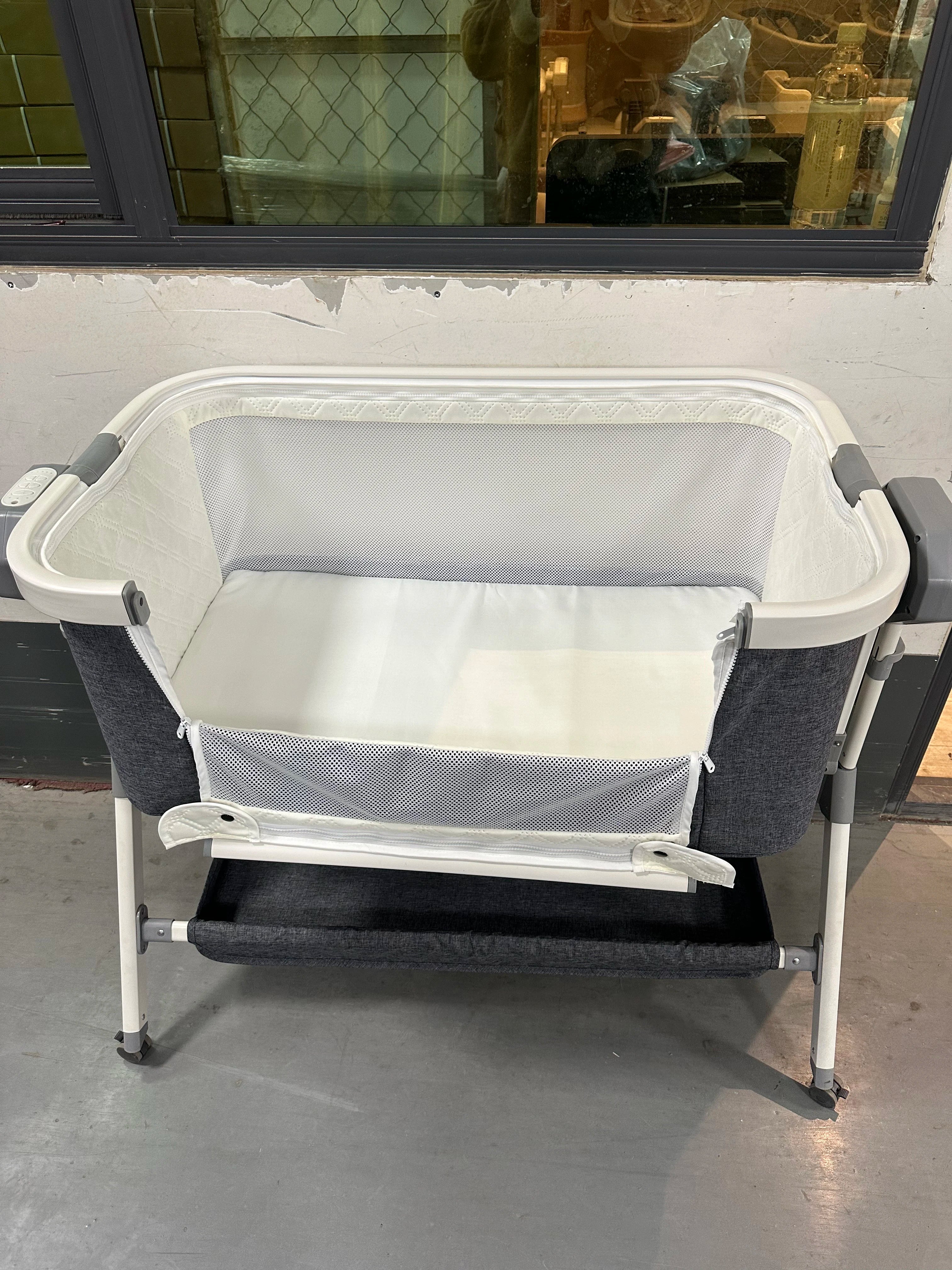 Bassinet for Baby Electric Rocking Cribs - top-down view